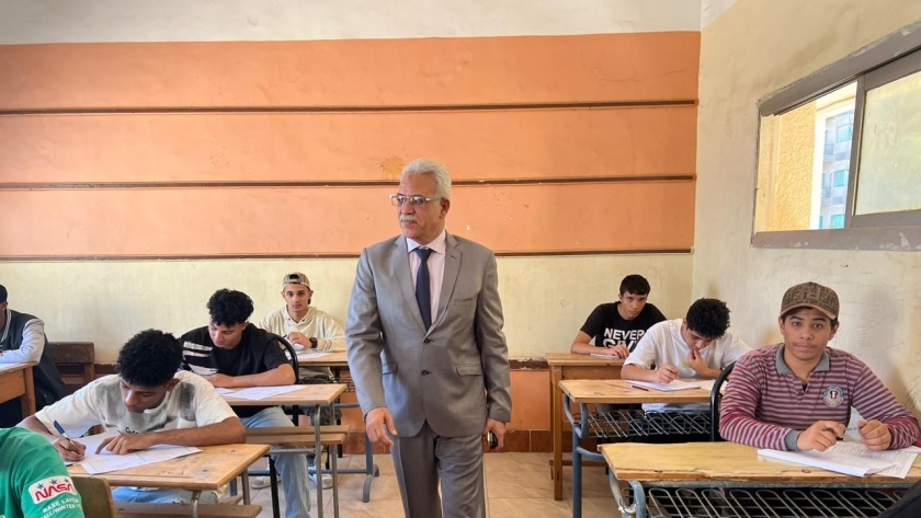 مدير تعليم القاهرة يتابع الإمتحانات