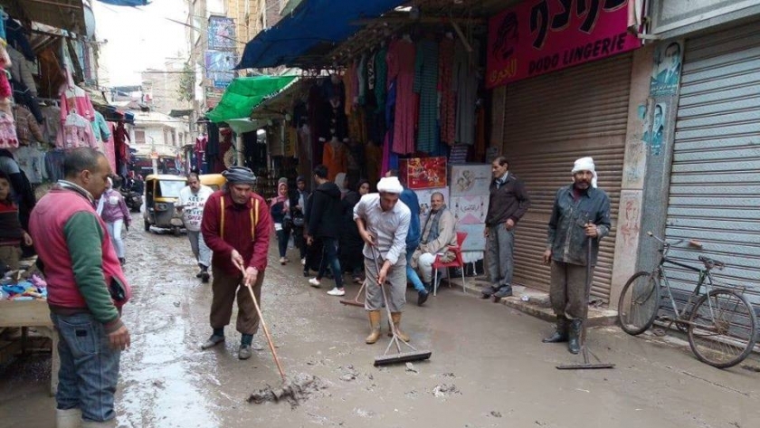 رؤساء مدن كفر الشيخ يتابعون كسح مياه الأمطار من الشوارع