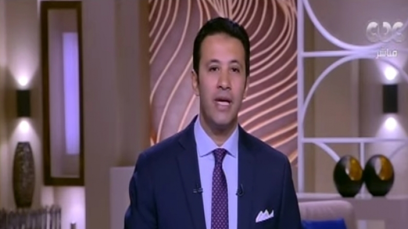 عمرو خليل مقدم برنامج من مصر