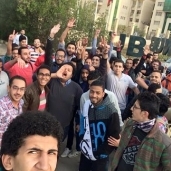 بالصور| مظاهرة لطلاب جامعة النهضة ببني سويف احتجاجا على سياسة الإدارة