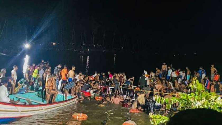 جهود الإنقاذ جراء تحطم قارب سياحي بالهند