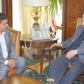 مكرم يلتقي مستشار الرئيس اليمني