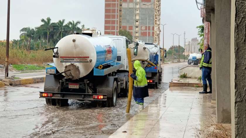 رفع تراكمات أمطار الإسكندرية