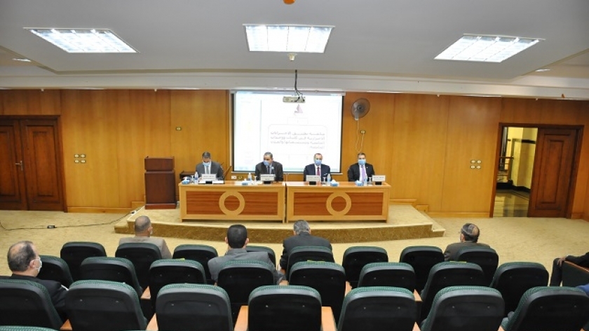 جانب من اجتماع رئيس جامعة كفرالشيخ بمجلس العمداء