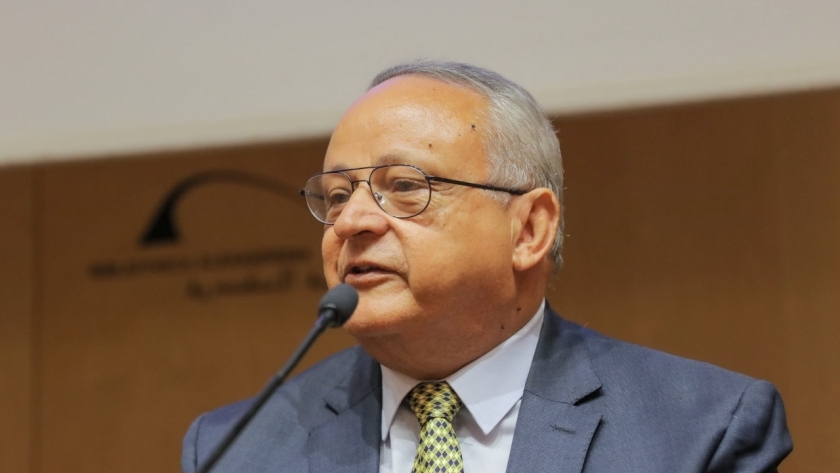 الدكتور أحمد زايد مدير مكتبة الإسكندرية