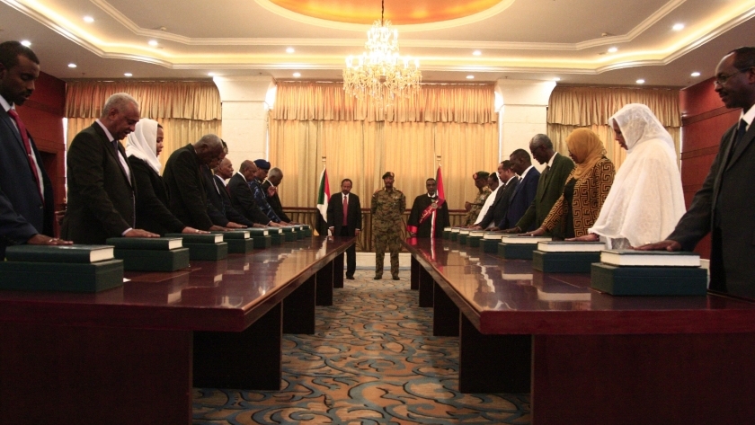 وزراء الحكومة السودانية يؤدون اليمين الدستورية