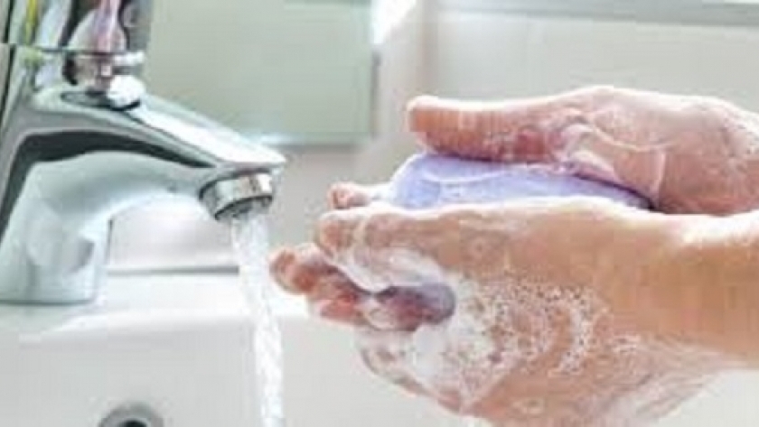 غسل اليدين بالماء والصابون يقتل الفيروسات