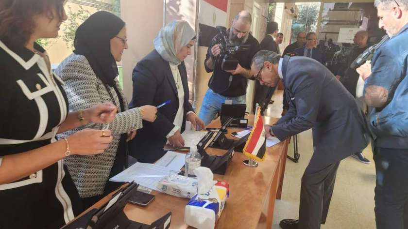 تصويت السفير المصري في لبنان بالانتخابات الرئاسية
