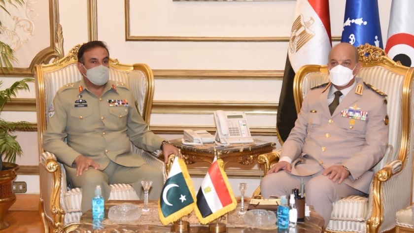 وزير الدفاع يلتقي رئيس هيئة الأركان الباكستانية