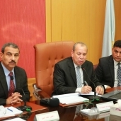 محافظ كفر الشيخ خلال اجتماع المناطق الصناعية
