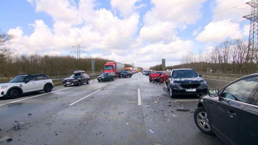 آثار الحادث المروري في ألمانيا