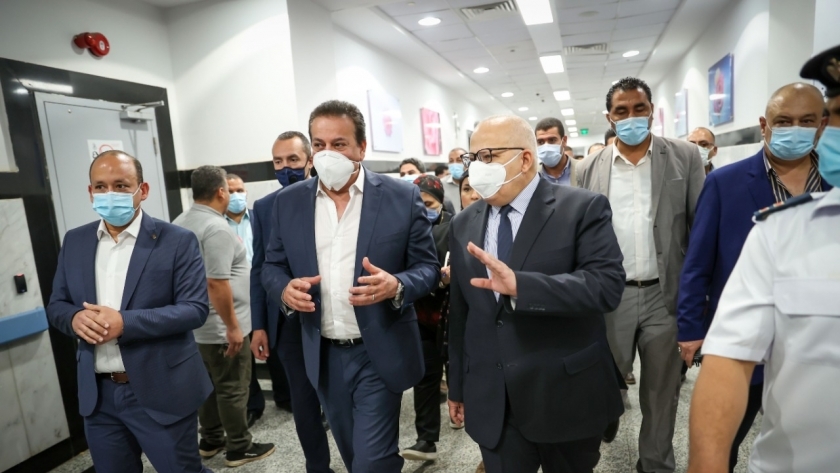 القائم بأعمال وزير الصحة يتفقد مبنى الاستقبال والطوارئ بالقصر العيني