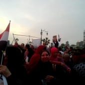 بالصور : الدمايطة يبدؤون احتفالاتهم بفوز السيسي في ميدان الساعة