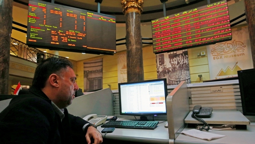 أخبار البورصة المصرية متأثرة بـ "اميكرون"