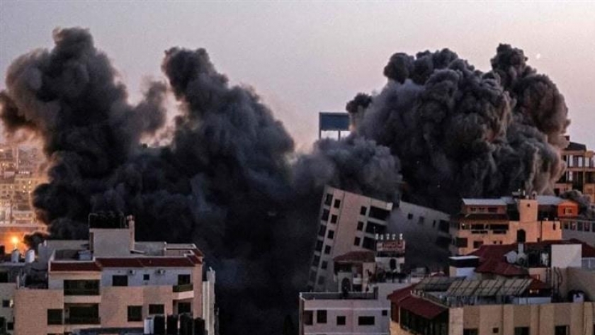القنابل الفراغية تدمر مباني غزة