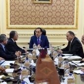 «مدبولى» خلال اجتماعه مع وزير الرى لمتابعة مشروعات الوزارة