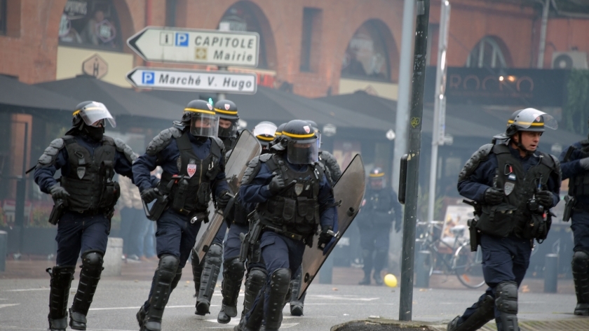 الشرطة الفرنسية في مظاهرات السترات الصفراء