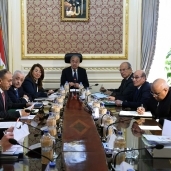 رئيس الوزراء خلال اجتماع بحث «الوجبات المدرسية»