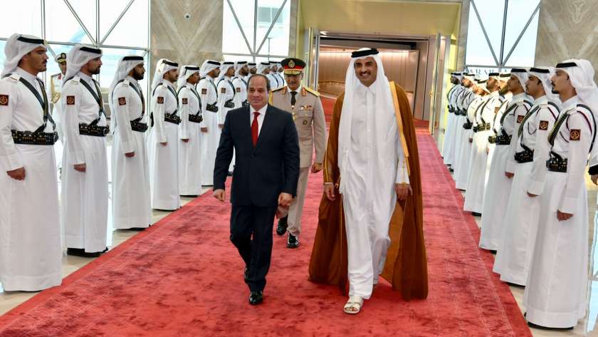 مراسم استقبال الرئيس السيسي في الصالة الأميرية بمطار حمد الدولي أمس