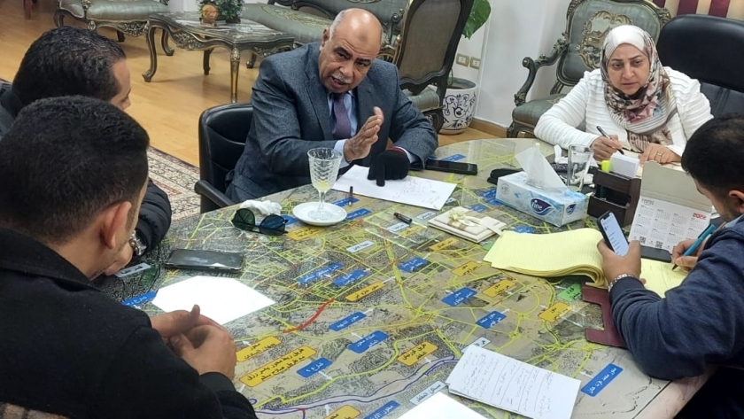 نائب محافظ القاهرة تتابع خطة معارض السلع