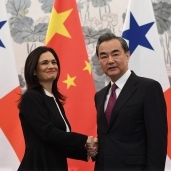 وزيرة خارجية بنما ووزير الخارجية الصيني