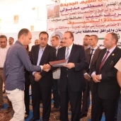 وزير الإسكان يسلّم 100 وحدة إسكان اجتماعي لأهالي بني سويف