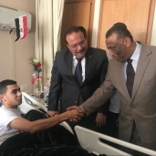زيارة وفد من جامعة طنطا للمصابين فى العمليات العسكرية