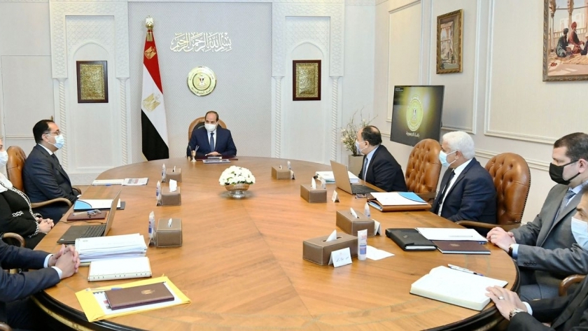 اجتماع الرئيس السيسي مع عدد من الوزراء