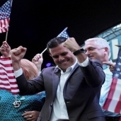 حاكم بورتويكو ريكاردو روسيلو وأنصاره يحتفلون بنتائج الاستفتاء