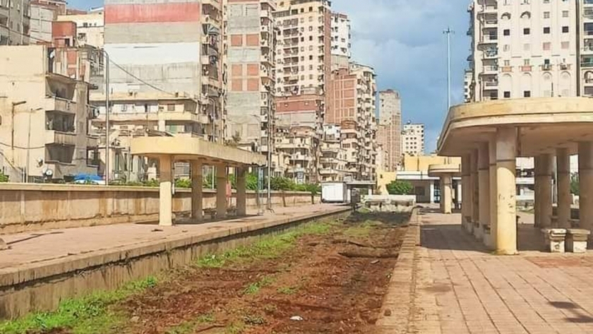 إزالة قضبان قطار أبو قير تمهيدا لمترو الإسكندرية