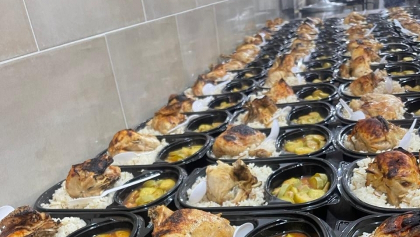تجهيز وجبات طعام إفطار في رمضان