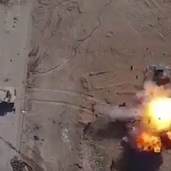 فيديو مروع لاستهداف "داعش" مدرعة عراقية بطائرة مسيرة