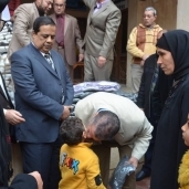 محافظ كفر الشيخ ومدير الامن يوزعان العيدية على اقباط العذراء مريم