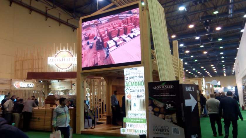 طلاب التعليم الصناعي بسوهاج يشاركون بمعرض القاهرة الدولي للأخشاب