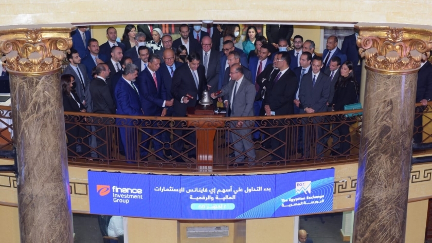 رئيس البورصة المصرية يفتتح جلسة اليوم