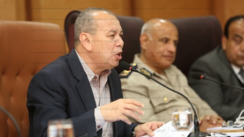 محافظ كفر الشيخ خلال جلسة المجلس التنفيذى