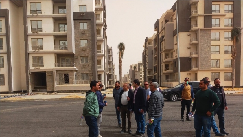 قيادات الإسكان تتفقد مشروعات الإسكان بمدينة الشيخ زايد
