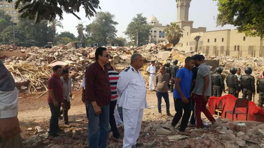 نائب محافظ القاهرة يتابع  إزالة عقارات أبو السعود