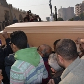 بالصور| رانيا فريد شوقي وشيرين ونهال عنبر يصلون إلى جنازة كريمة مختار