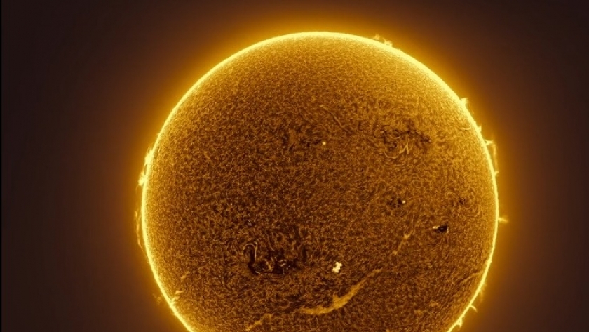 مرور محطة الفضاء الدولية أمام قرص الشمس