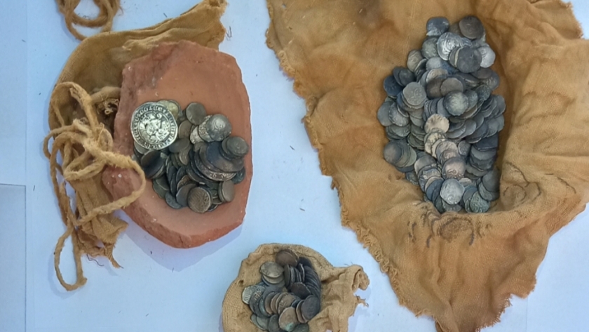 العثور علي 370 عملة معدنية مخبأة في بكنيسة أبو فانا الأثرية بالمنيا -ارشيفية-