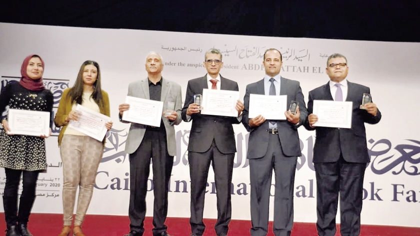 عدد من الفائزين بجوائز معرض القاهرة الدولى للكتاب