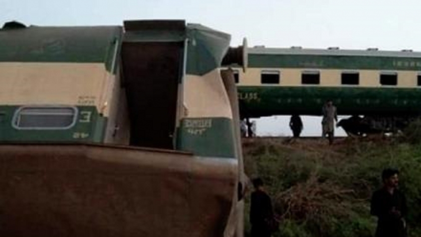 عاجل..مقتل أكثر من  30 قتيلا باصطدام قطارين جنوب باكستان