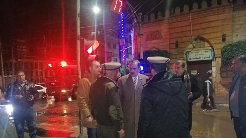 محافظ كفرالشيخ يتابع كسح مياه الأمطار بشوارع العاصمة ليلا