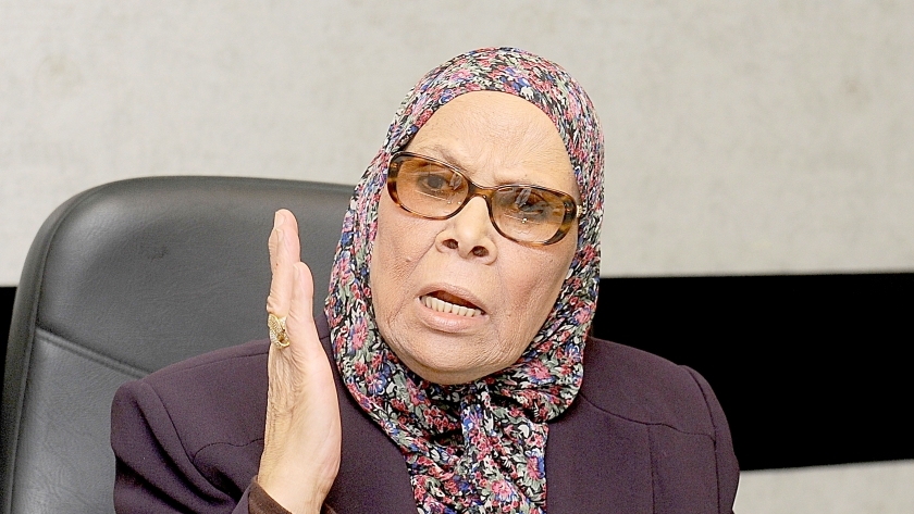 الدكتورة آمنة نصير، أستاذ العقيدة والفلسفة، والعميدة السابقة لكلية الدراسات الإنسانية بجامعة الأزهر،