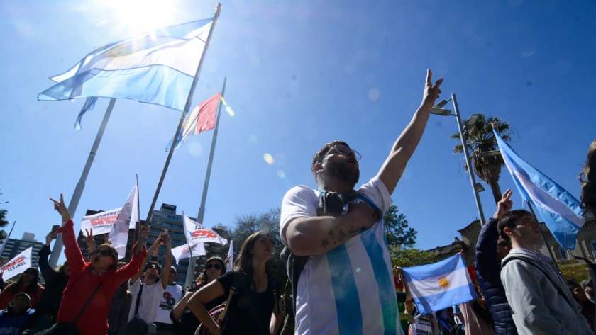 مسيرات في الأرجنتين لرفض محاولة اغتيال نائبة الرئيس