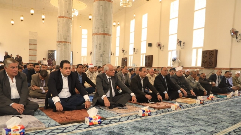 محافظ الجيزة خلال افتتاح مسجد التقوى