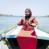 «منة» فى قاربها بجزيرة الوراق
