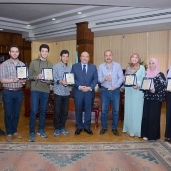 رئيس جامعة طنطا يكرم الطلاب الفائزين بكأس المركز الأول لعباقرة الجامعات