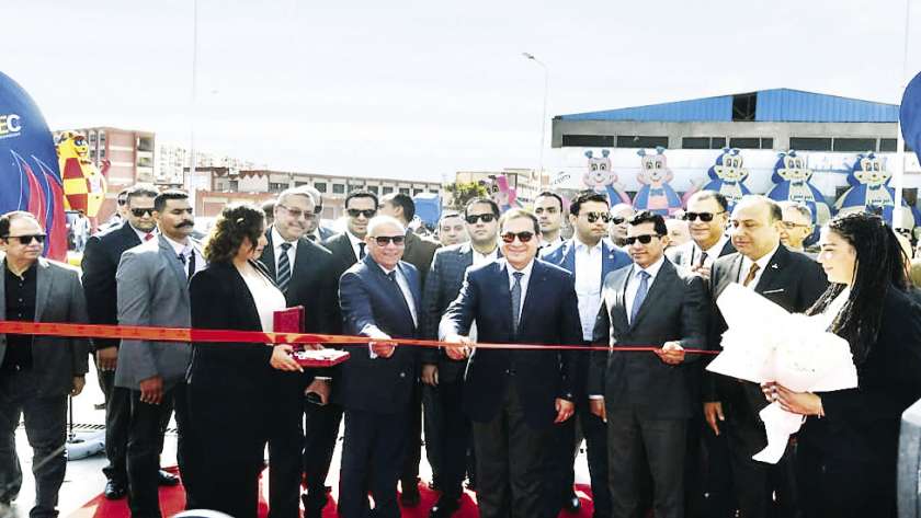 افتتاح أول محطة لتموين السيارات بالغاز والوقود والكهرباء فى بورسعيد